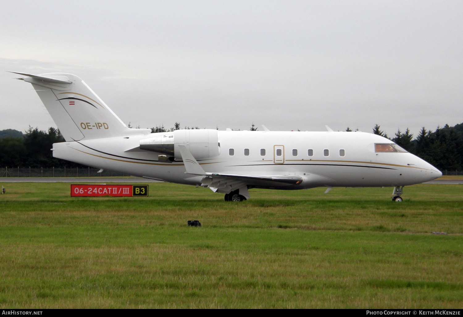 Aircraft Photo of OE-IPD | Bombardier Challenger 604 (CL-600-2B16) | AirHistory.net #836983