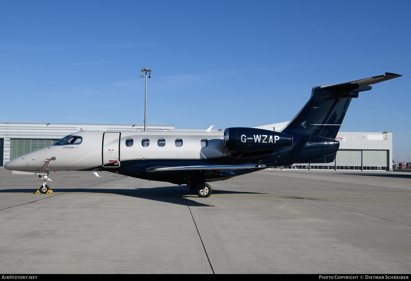 Aircraft Photo of G-WZAP | Embraer EMB-505 Phenom 300 | AirHistory.net #837038