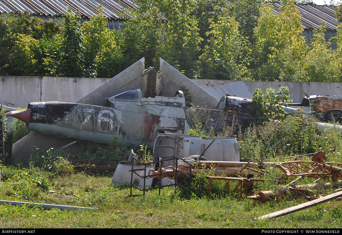 Aircraft Photo of 76 red | Mikoyan-Gurevich MiG-21U-600 | Soviet Union - Air Force | AirHistory.net #837765