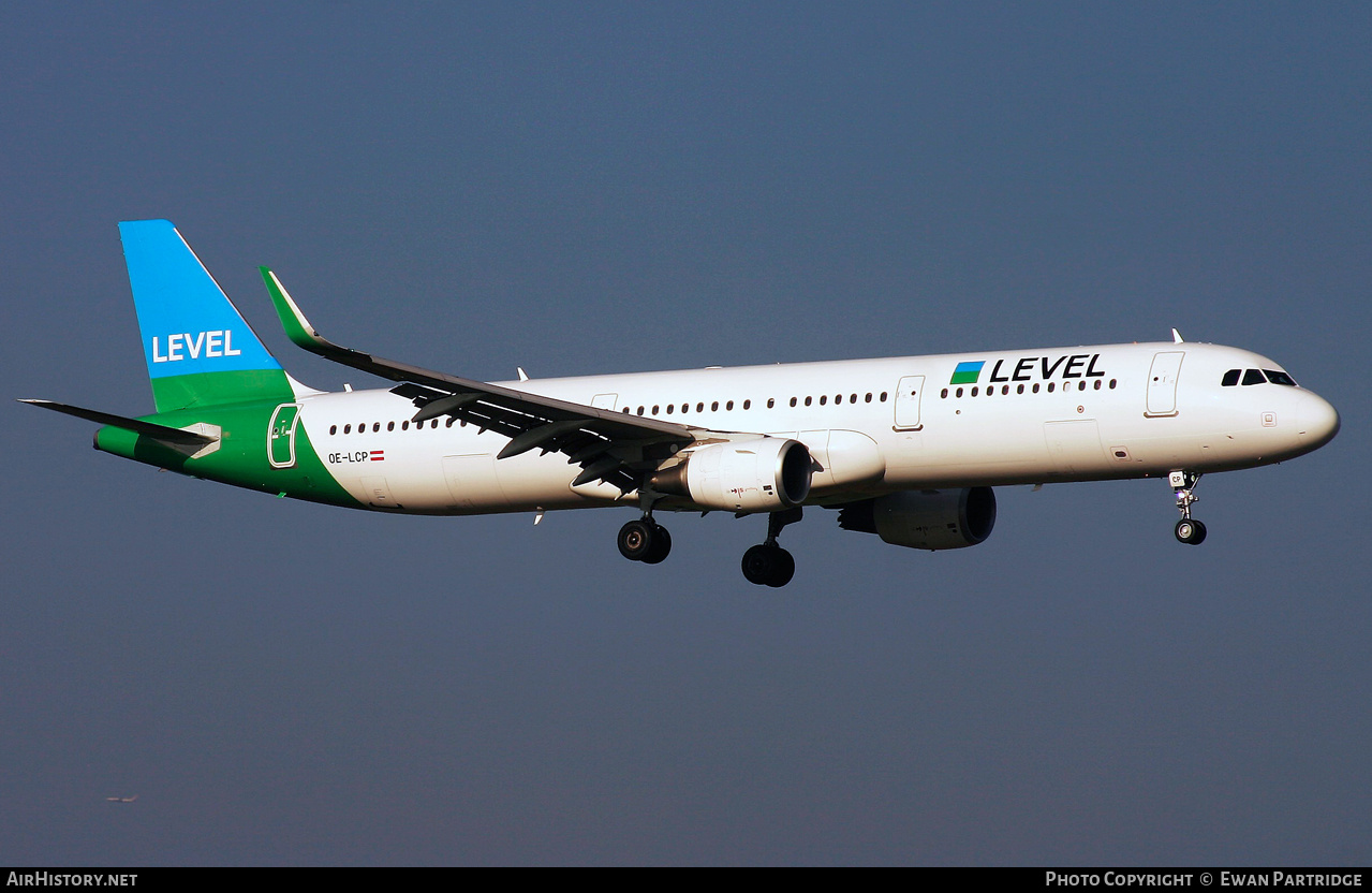 Aircraft Photo of OE-LCP | Airbus A321-211 | Level | AirHistory.net #837790
