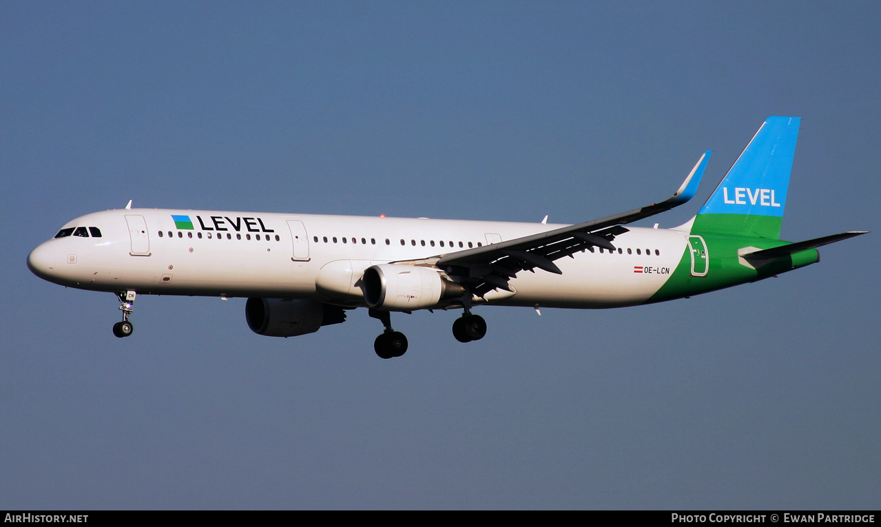 Aircraft Photo of OE-LCN | Airbus A321-211 | Level | AirHistory.net #837797