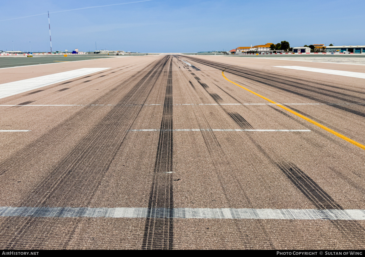 Airport photo of Gibraltar - North Front (LXGB / GIB) in Gibraltar | AirHistory.net #837899