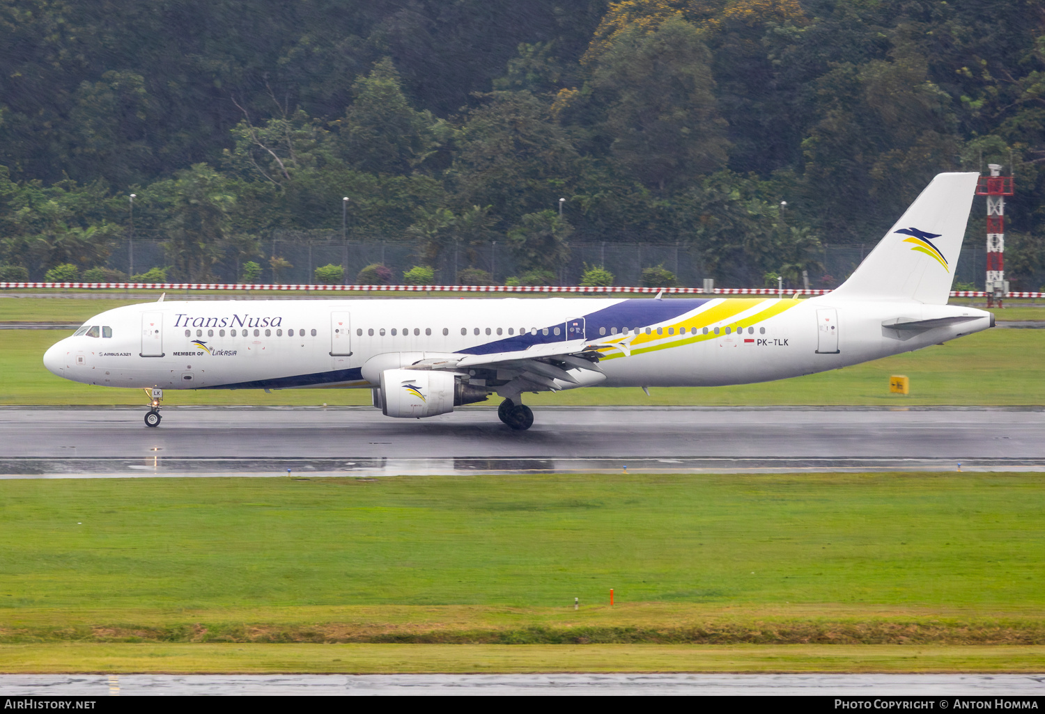 Aircraft Photo of PK-TLK | Airbus A321-211 | TransNusa Aviation | AirHistory.net #838225