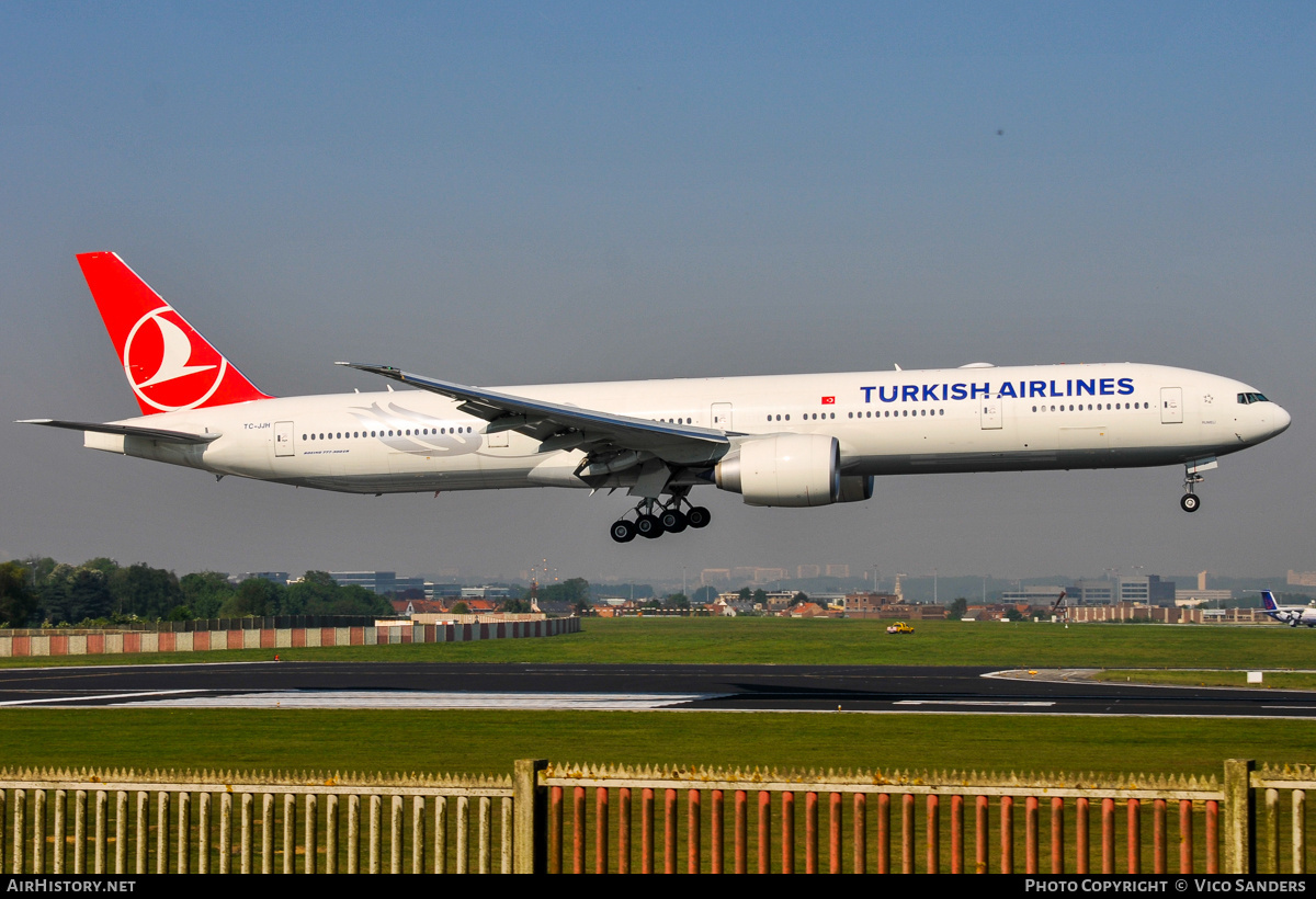 Aircraft Photo of TC-JJH | Boeing 777-3F2/ER | Turkish Airlines | AirHistory.net #838455