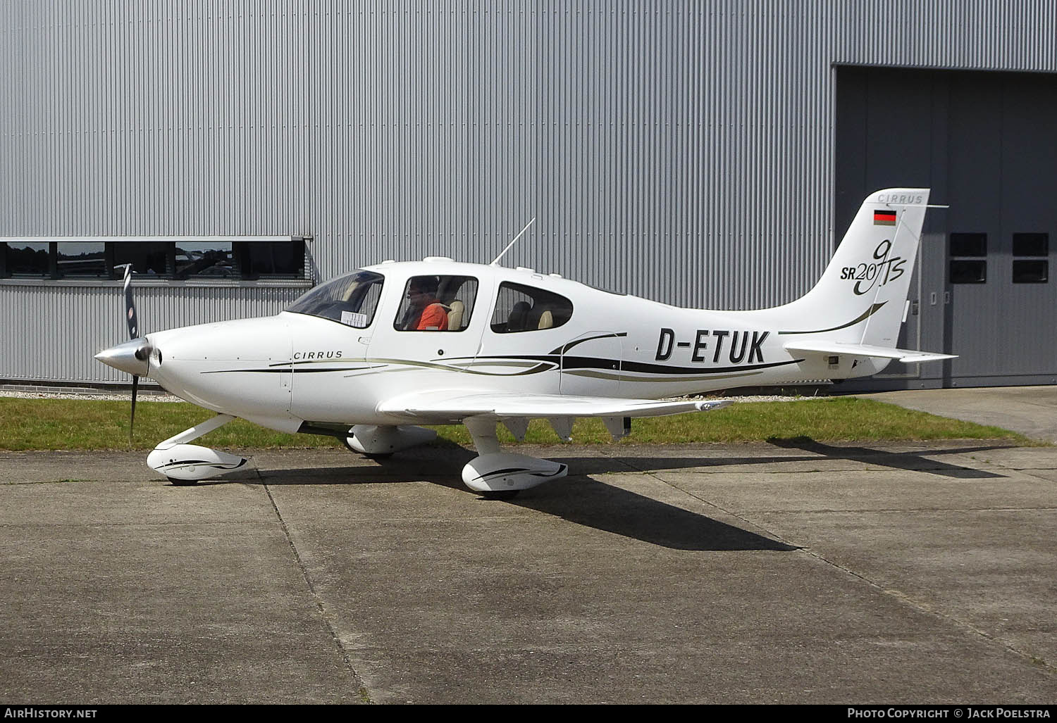 Aircraft Photo of D-ETUK | Cirrus SR-20 G2-GTS | AirHistory.net #838574