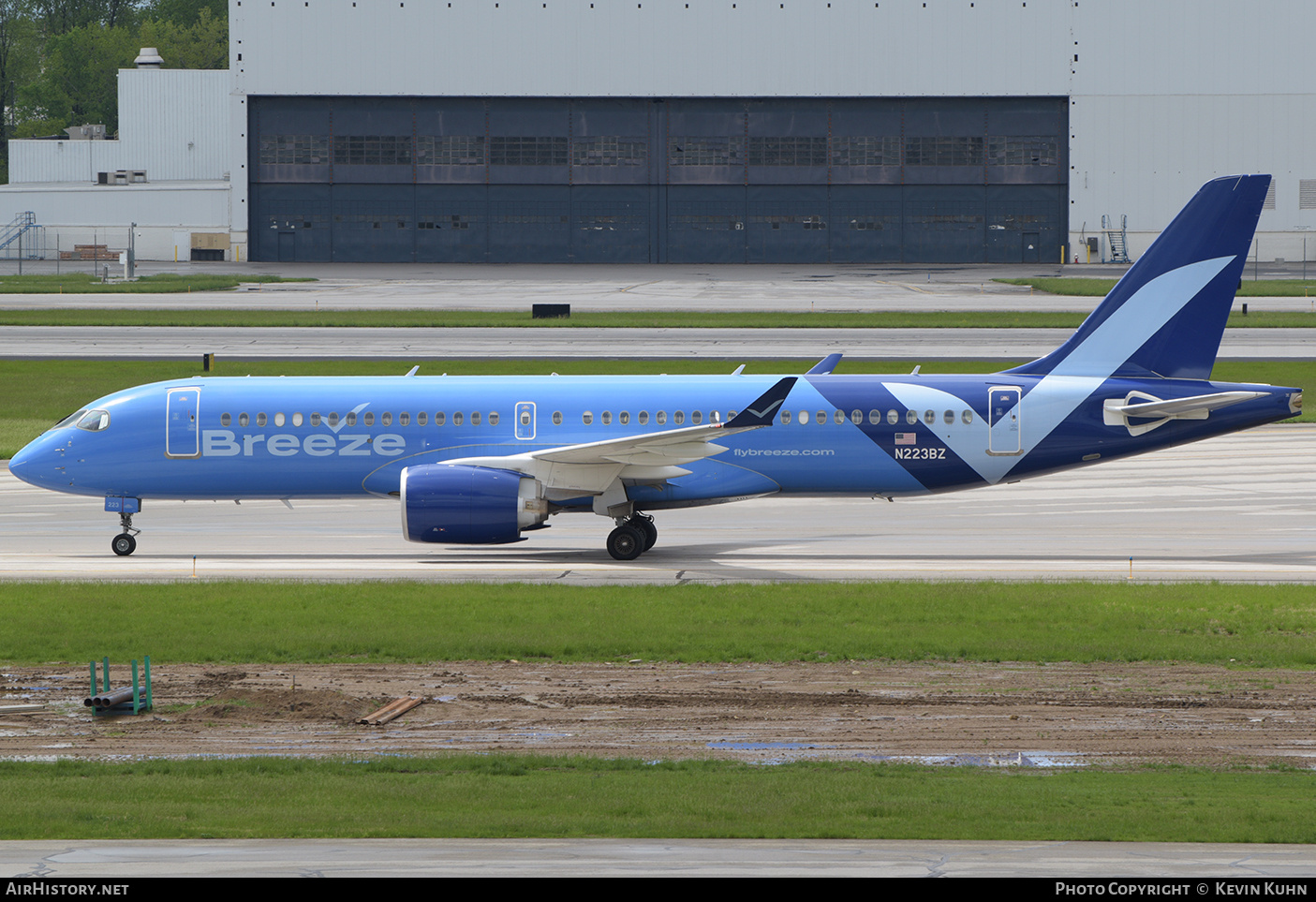 Aircraft Photo of N223BZ | Airbus A220-300 (BD-500-1A11) | Breeze Airways | AirHistory.net #838575