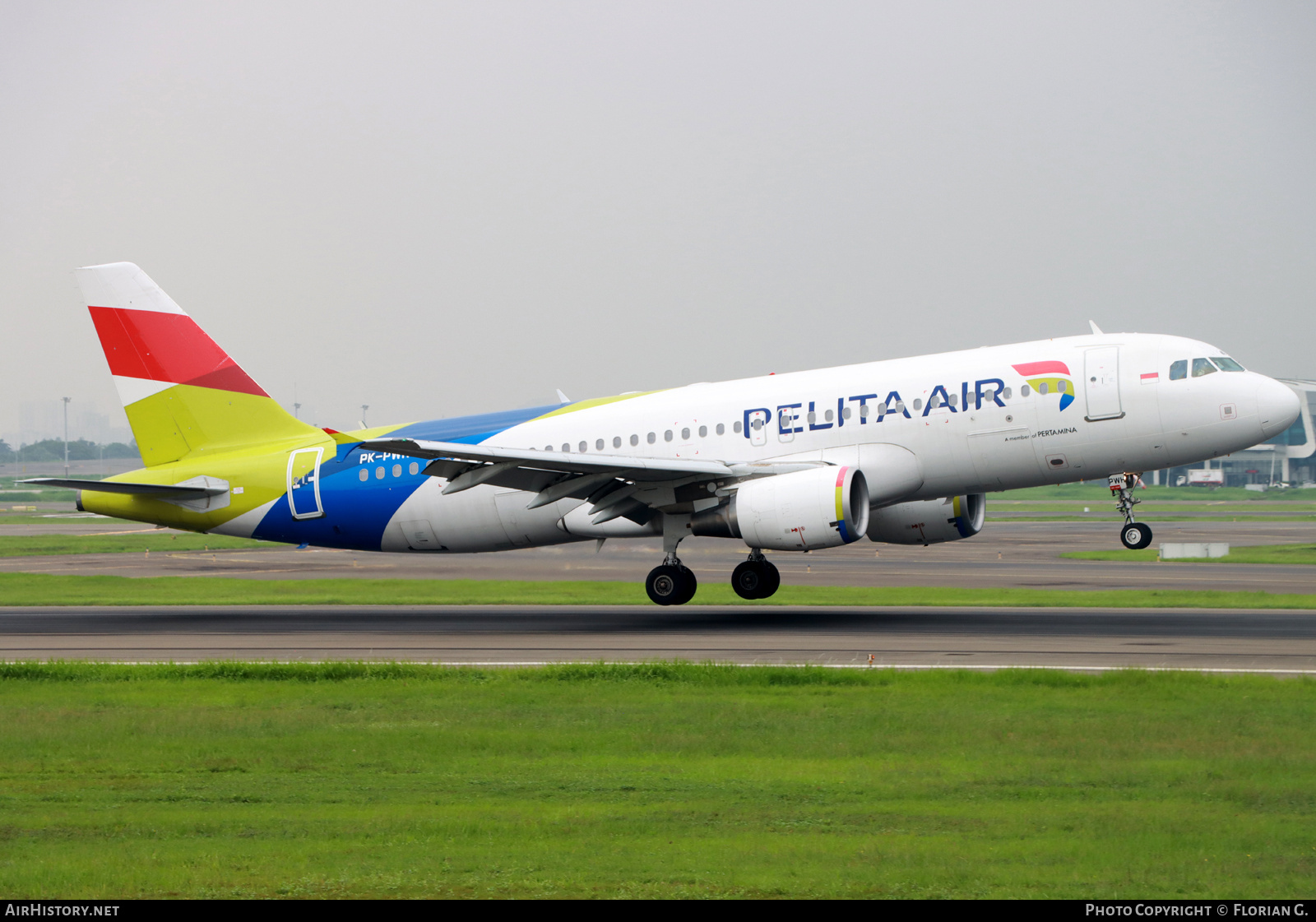 Aircraft Photo of PK-PWH | Airbus A320-214 | Pelita Air Service | AirHistory.net #838598