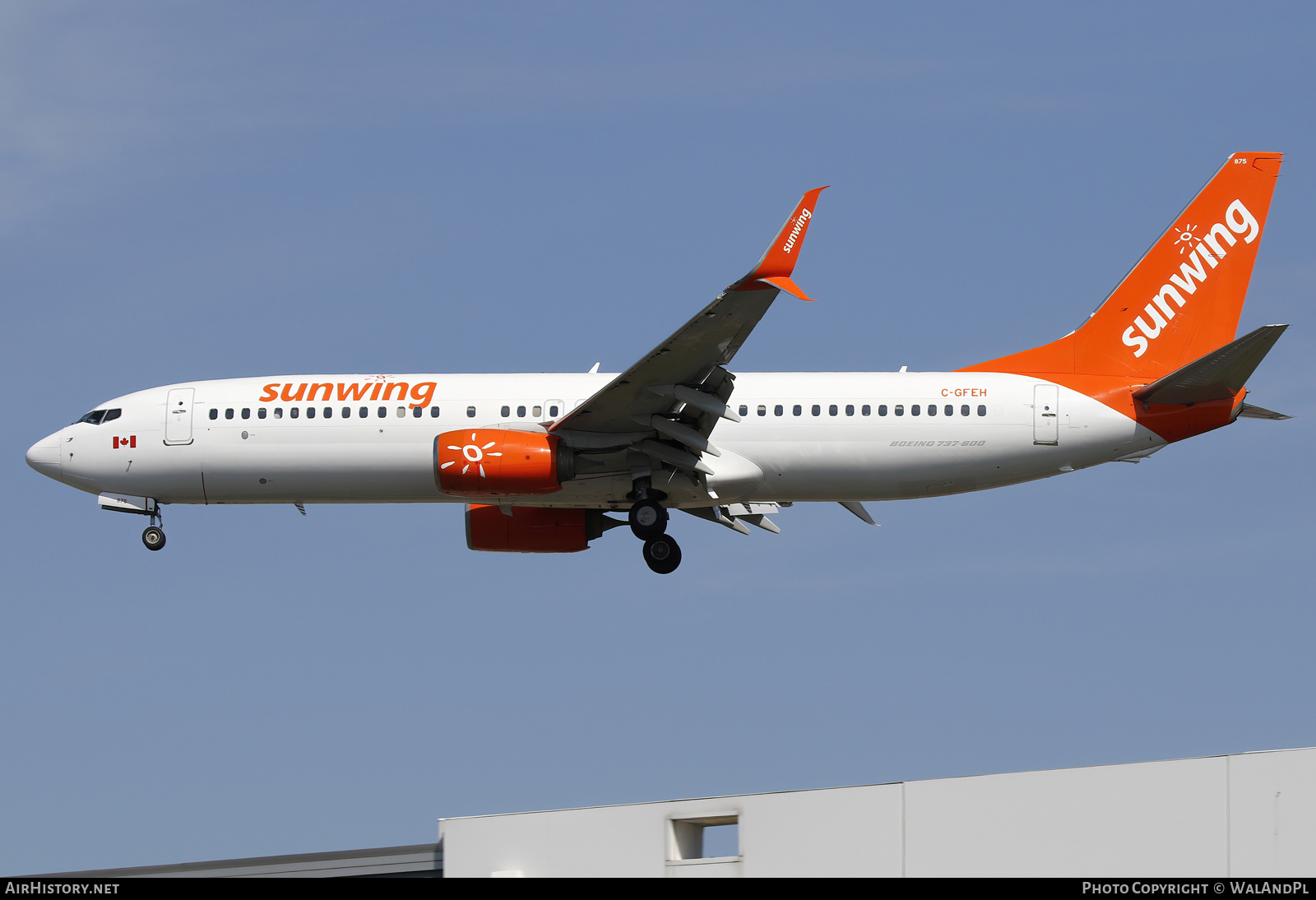 Aircraft Photo of C-GFEH | Boeing 737-8GS | Sunwing Airlines | AirHistory.net #838632