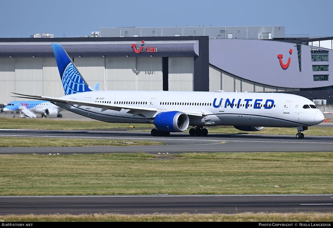Aircraft Photo of N17017 | Boeing 787-10 Dreamliner | United Airlines | AirHistory.net #838648