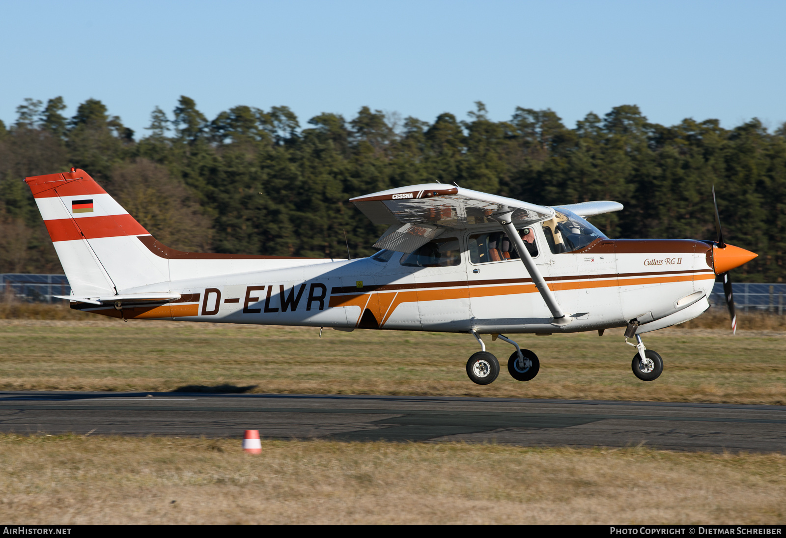 Aircraft Photo of D-ELWR | Cessna 172RG Cutlass RG | AirHistory.net #838964