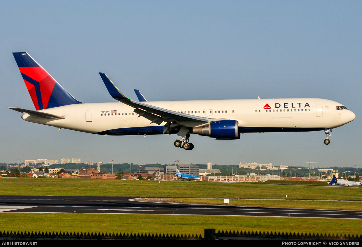 Aircraft Photo of N1609 | Boeing 767-332/ER | Delta Air Lines | AirHistory.net #838996