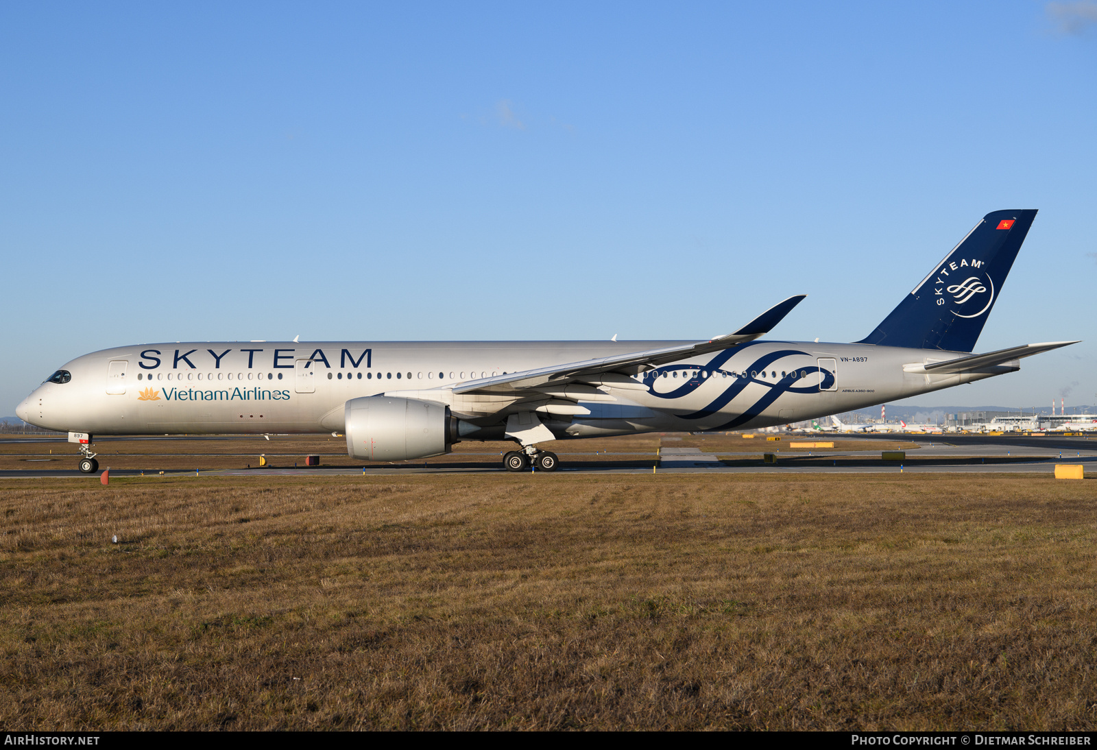 Aircraft Photo of VN-A897 | Airbus A350-941 | Vietnam Airlines | AirHistory.net #839455
