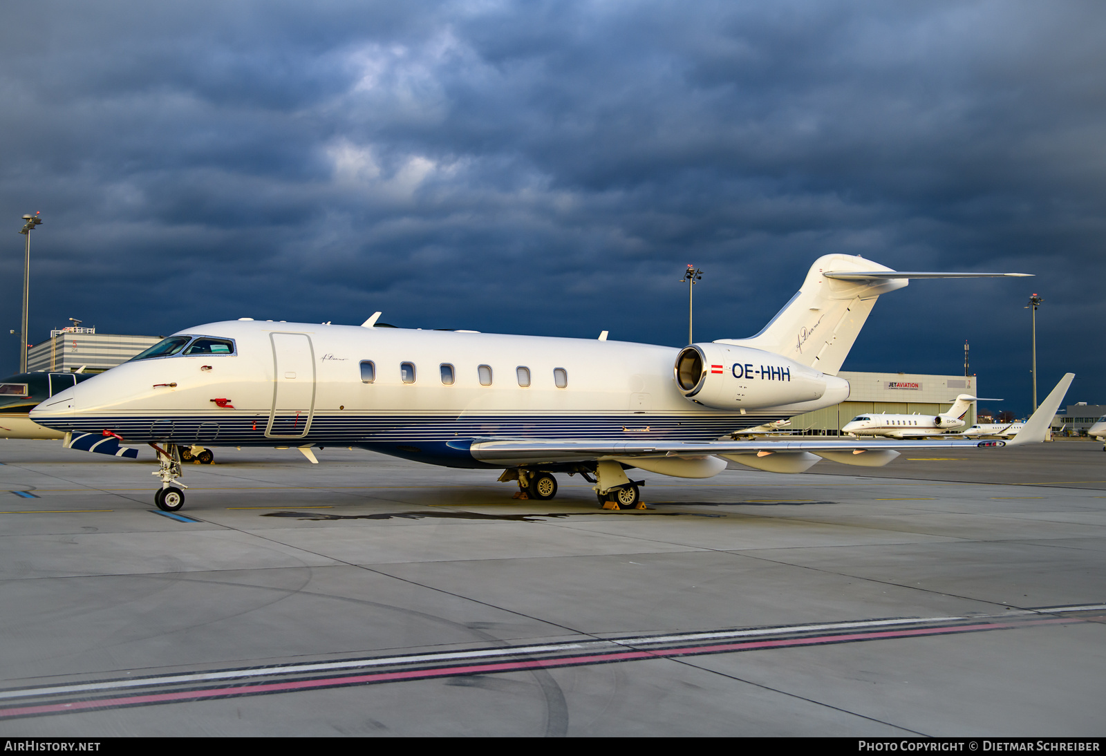 Aircraft Photo of OE-HHH | Bombardier Challenger 300 (BD-100-1A10) | AirHistory.net #839484