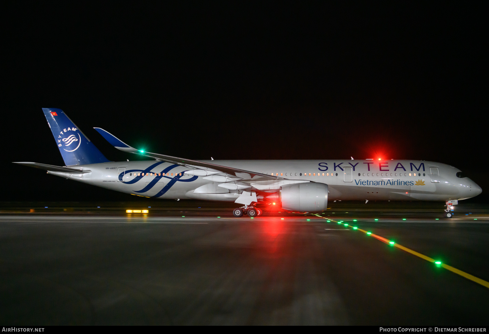 Aircraft Photo of VN-A897 | Airbus A350-941 | Vietnam Airlines | AirHistory.net #839532