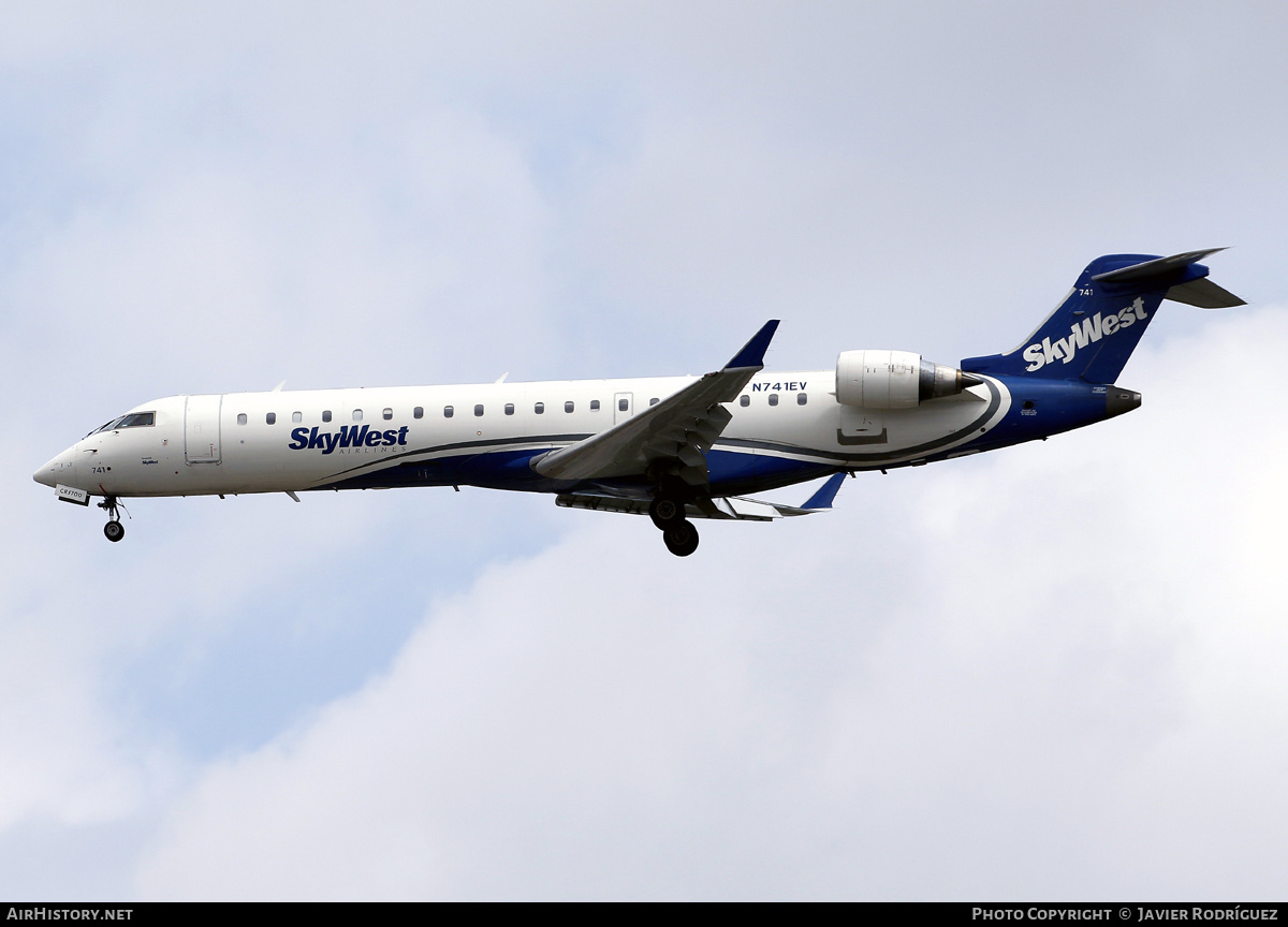 Aircraft Photo of N741EV | Bombardier CRJ-700 (CL-600-2C10) | SkyWest Airlines | AirHistory.net #839534