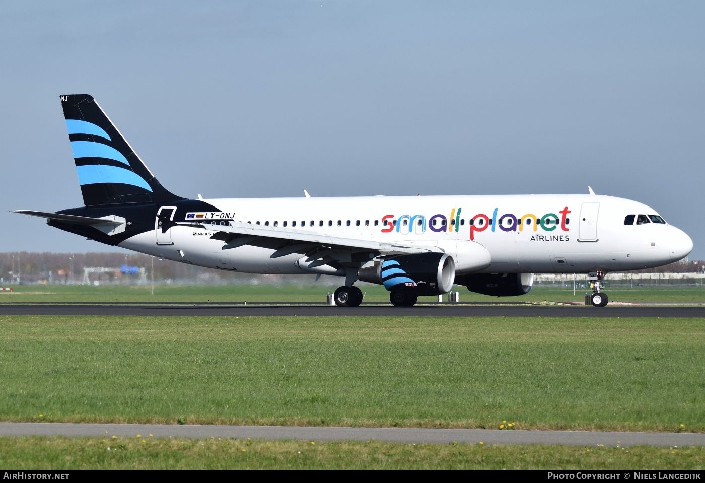 Aircraft Photo of LY-ONJ | Airbus A320-214 | Small Planet Airlines | AirHistory.net #839843