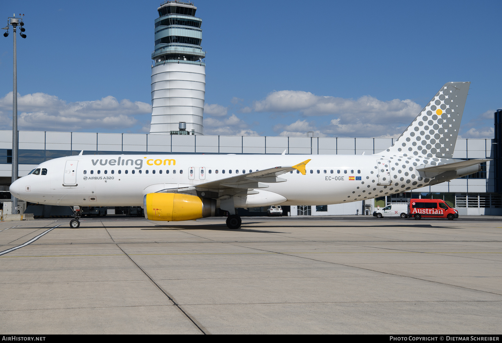 Aircraft Photo of EC-OGE | Airbus A320-232 | Vueling Airlines | AirHistory.net #840118