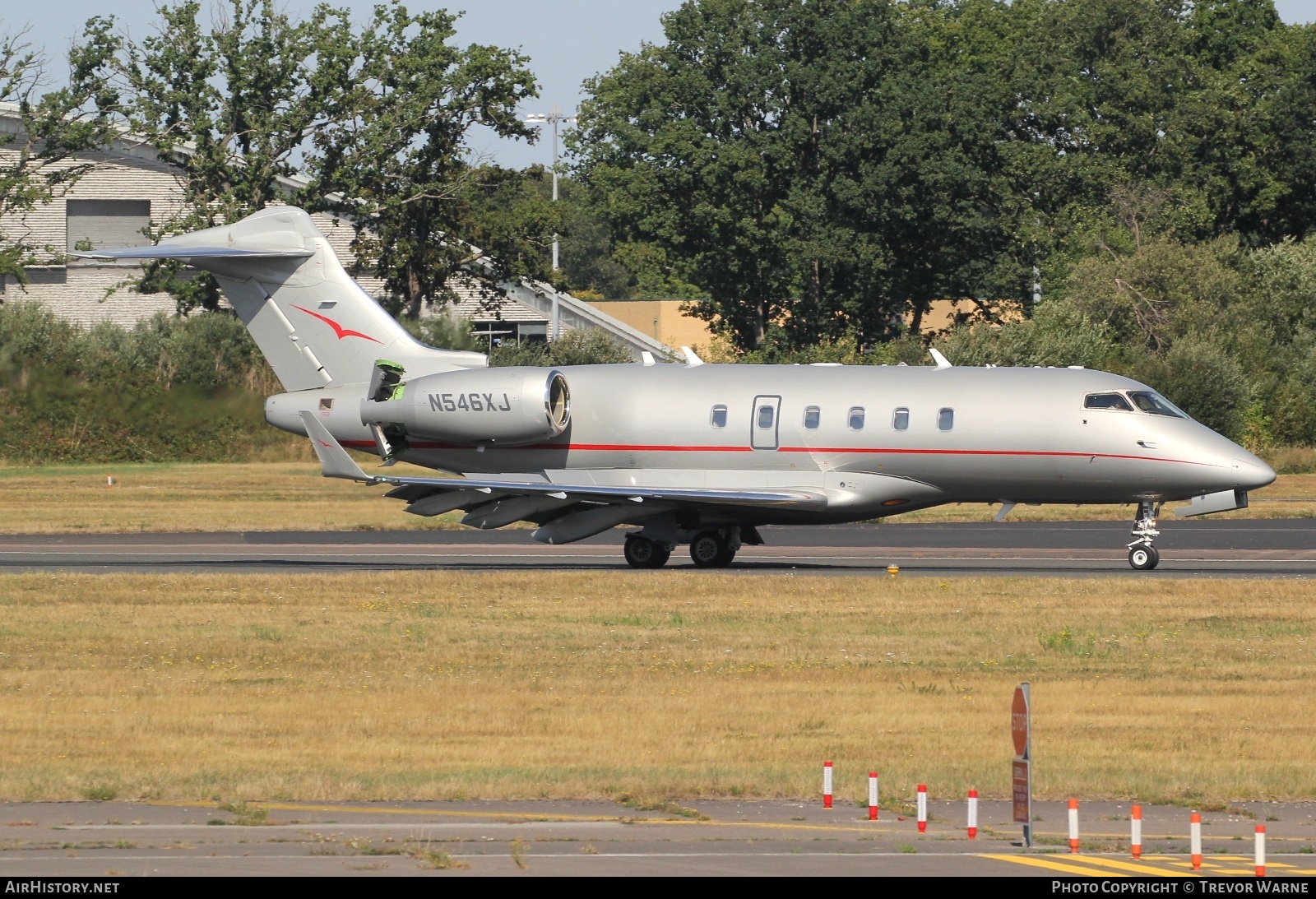 Aircraft Photo of N546XJ | Bombardier Challenger 300 (BD-100-1A10) | VistaJet | AirHistory.net #840120