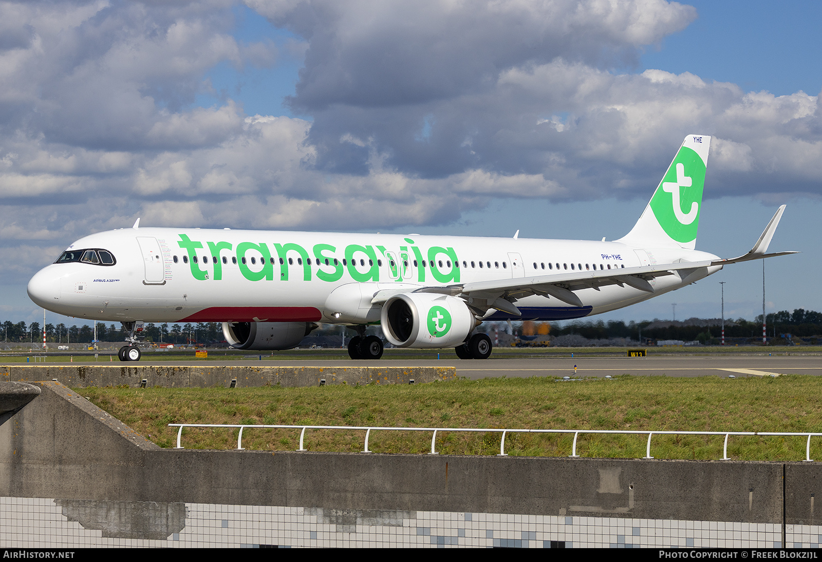 Aircraft Photo of PH-YHE | Airbus A321-252NX | Transavia | AirHistory.net #840190