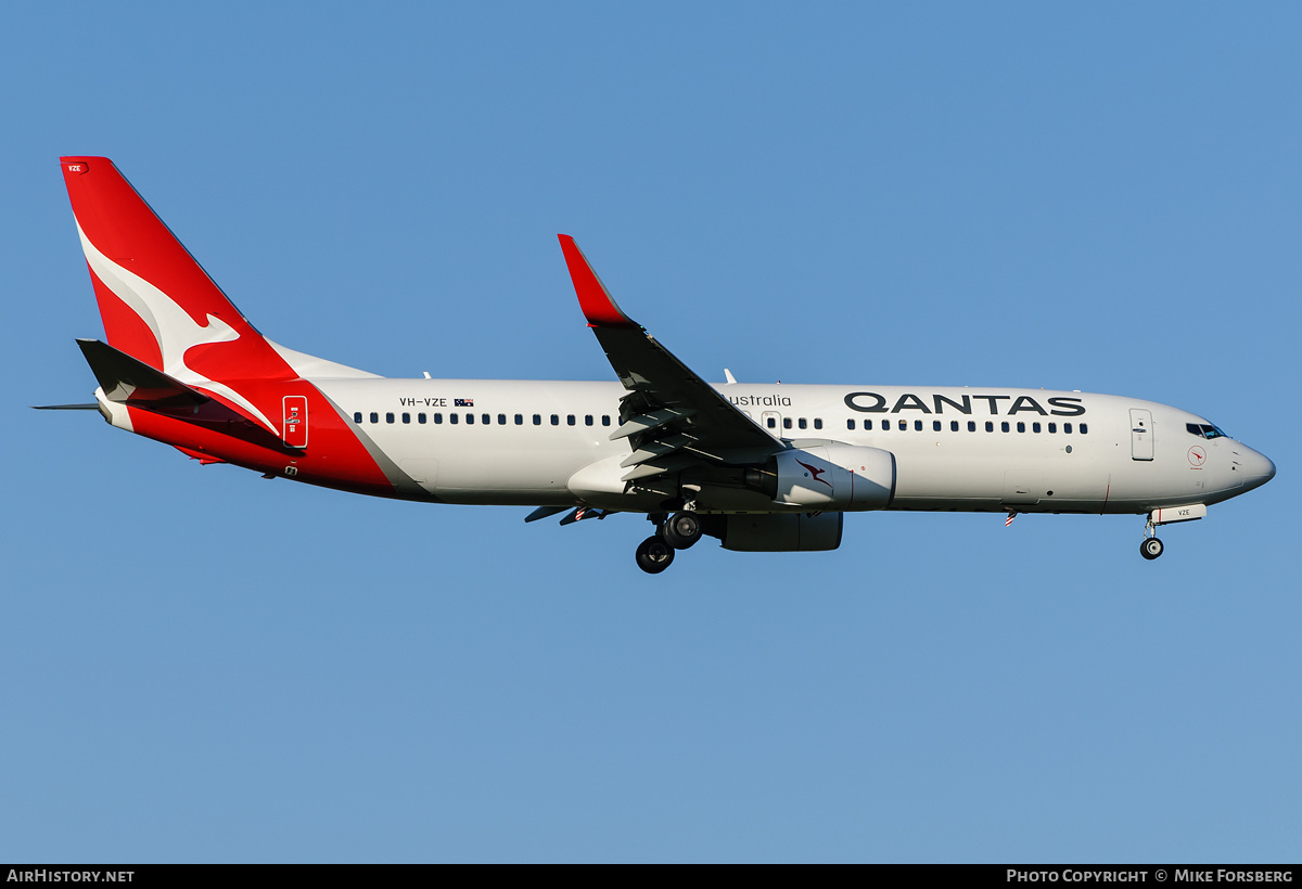 Aircraft Photo of VH-VZE | Boeing 737-838 | Qantas | AirHistory.net #840271