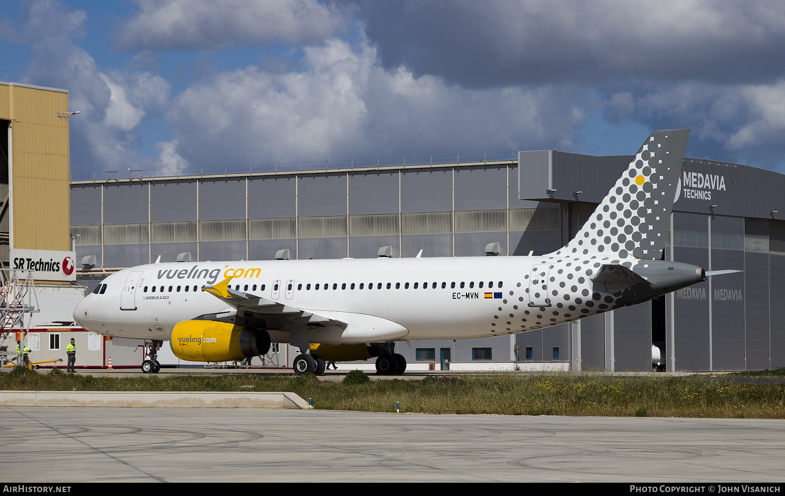 Aircraft Photo of EC-MVN | Airbus A320-232 | Vueling Airlines | AirHistory.net #840339