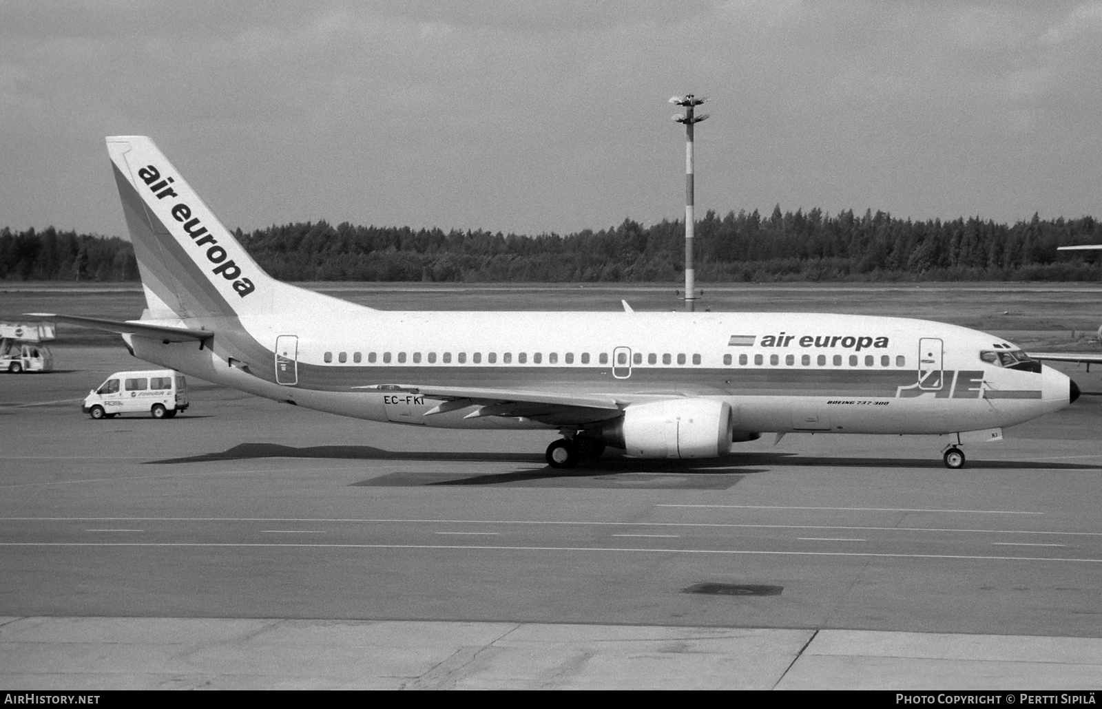Aircraft Photo of EC-FKI | Boeing 737-375 | Air Europa | AirHistory.net #840635