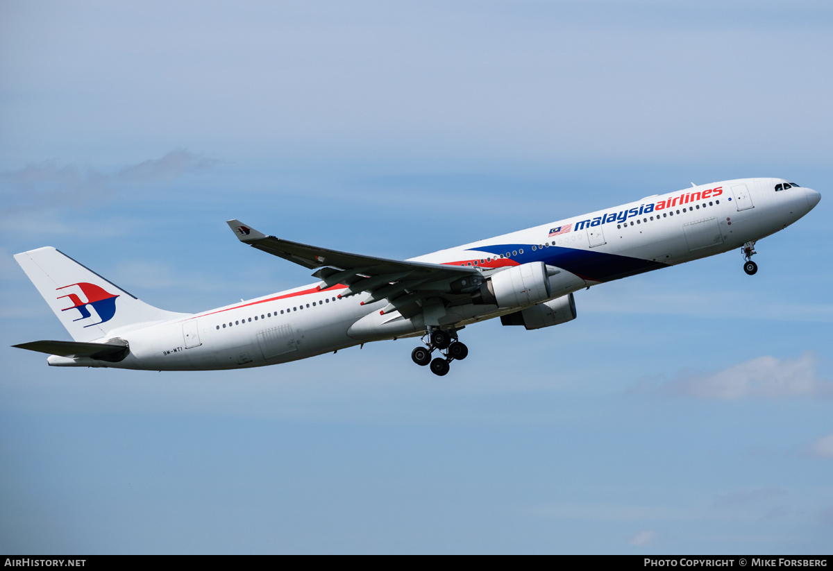 Aircraft Photo of 9M-MTI | Airbus A330-323 | Malaysia Airlines | AirHistory.net #840760