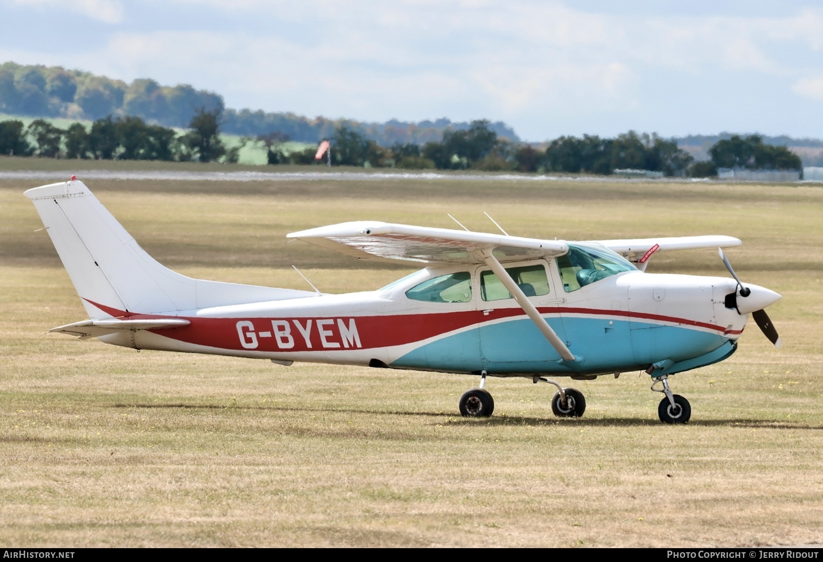 Aircraft Photo of G-BYEM | Cessna R182 Skylane RG | AirHistory.net #841013