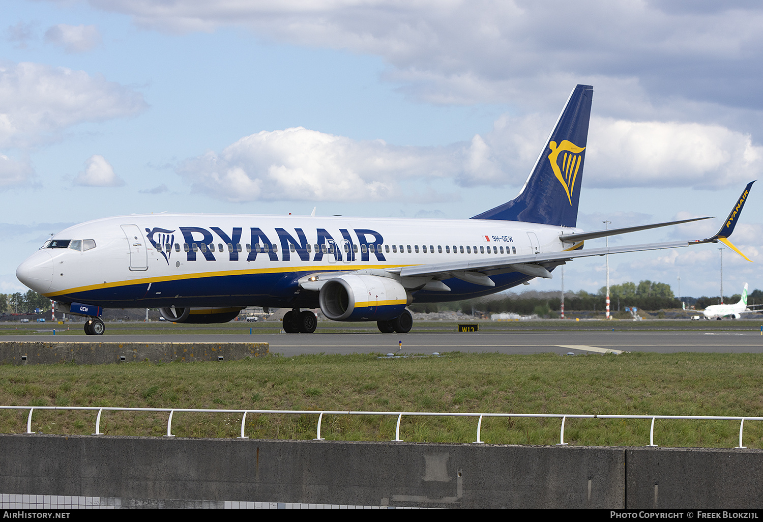 Aircraft Photo of 9H-QEW | Boeing 737-8AS | Ryanair | AirHistory.net #841306