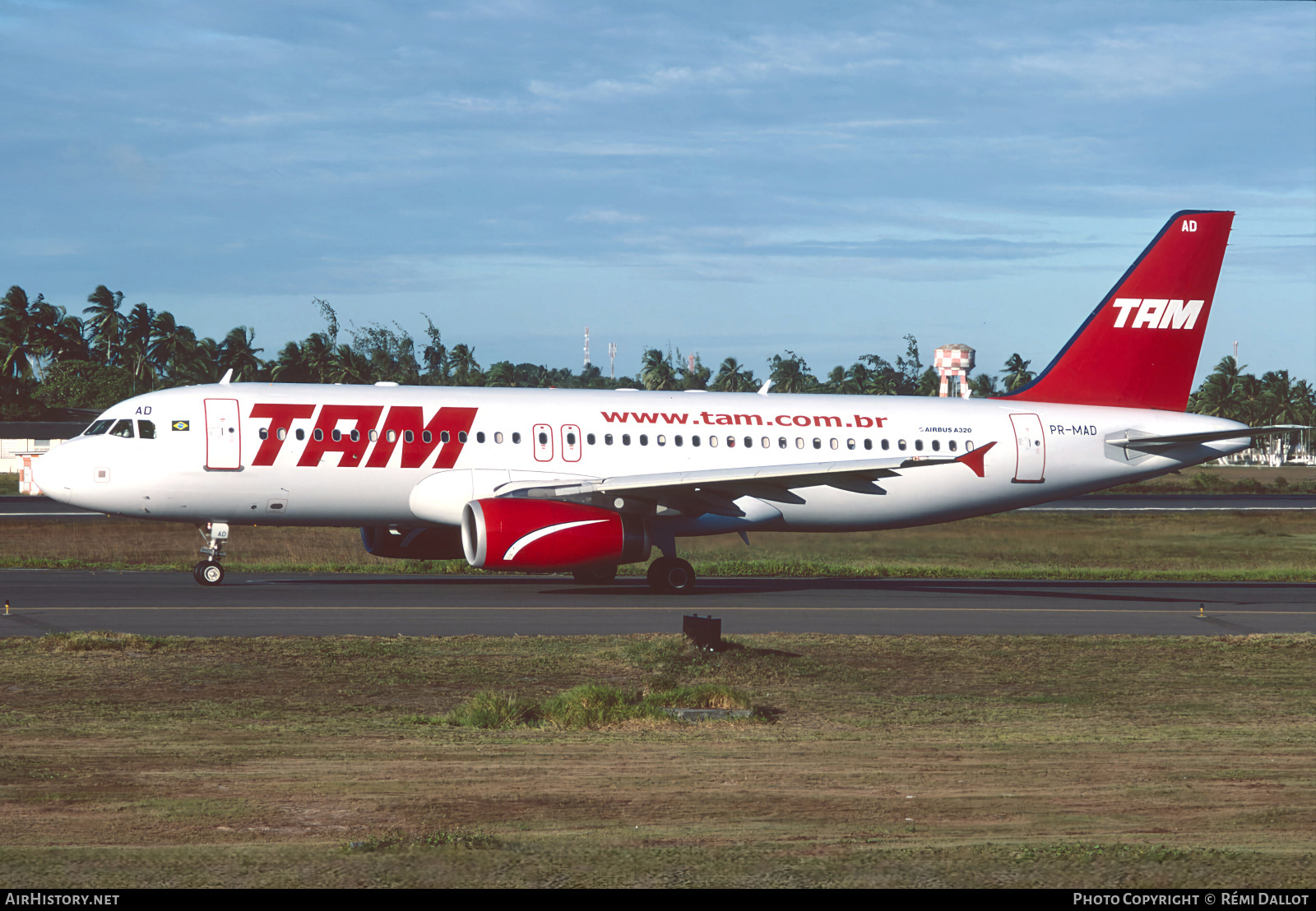 Aircraft Photo of PR-MAD | Airbus A320-232 | TAM Linhas Aéreas | AirHistory.net #841396