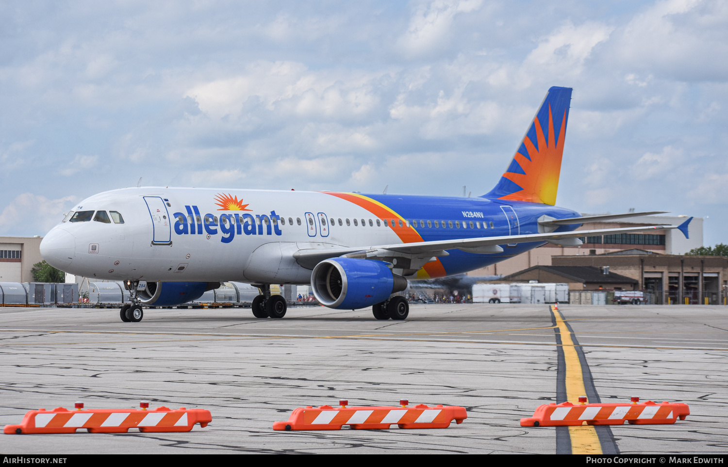Aircraft Photo of N284NV | Airbus A320-214 | Allegiant Air | AirHistory.net #841527