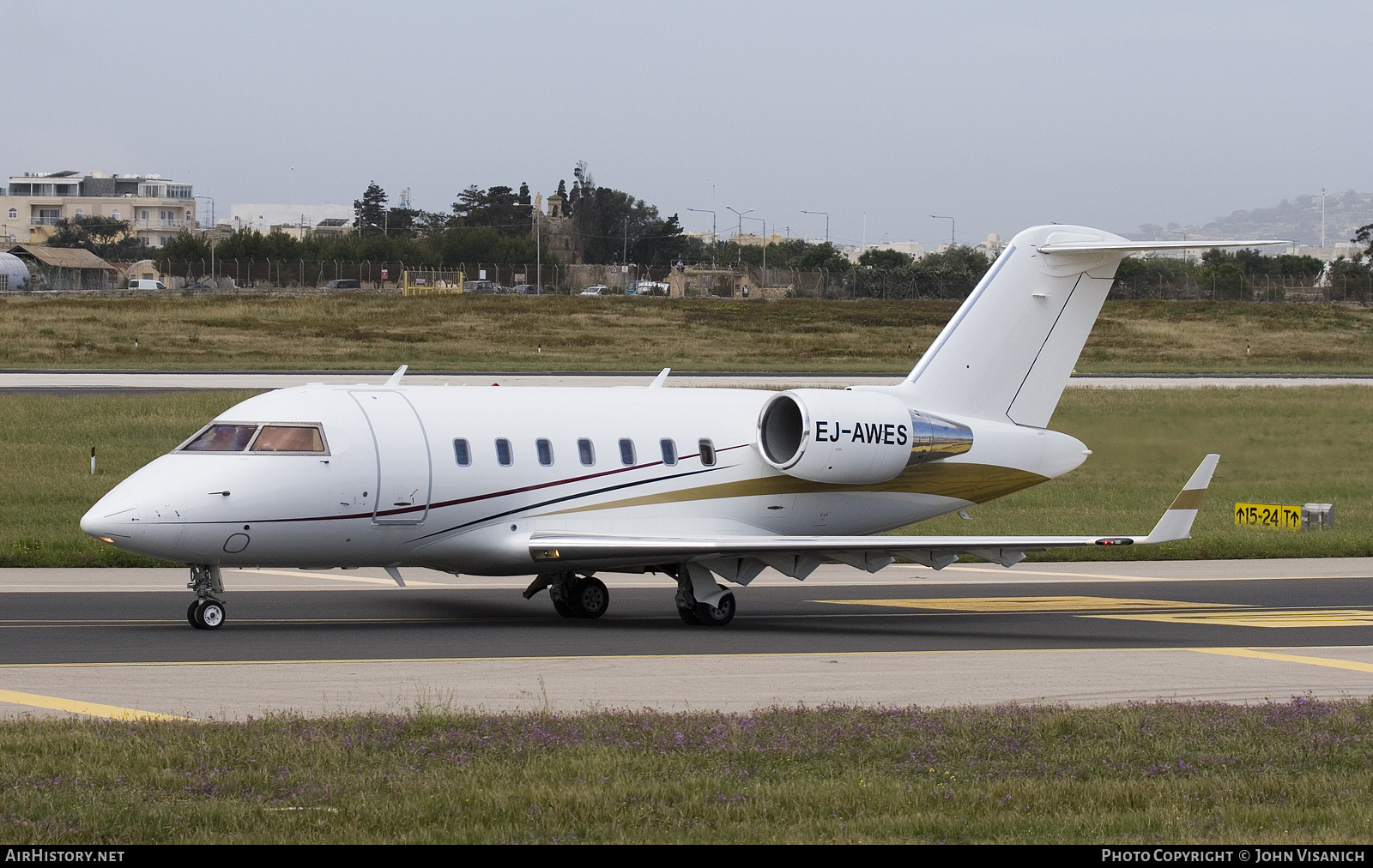 Aircraft Photo of EJ-AWES | Bombardier Challenger 605 (CL-600-2B16) | AirHistory.net #841711