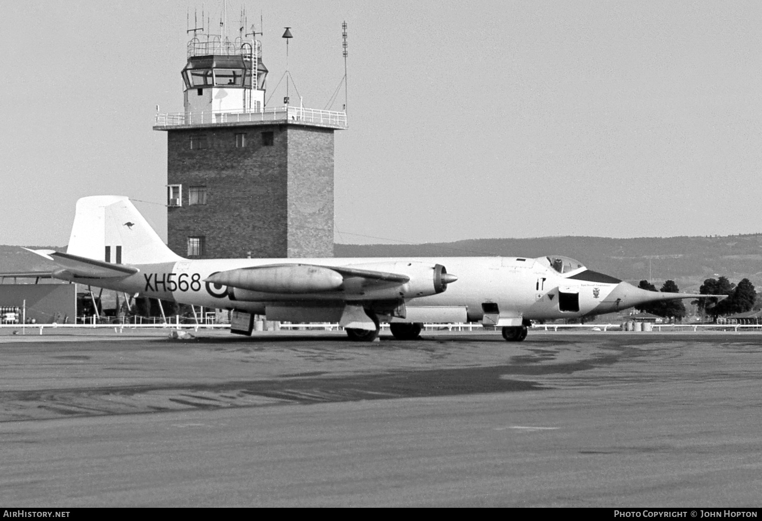 Aircraft Photo of XH568 | English Electric Canberra B2/6 | UK - Air Force | AirHistory.net #841731