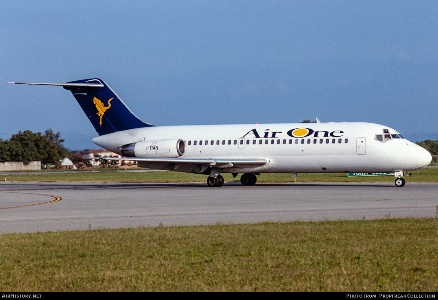 Aircraft Photo of I-TIAN | Douglas DC-9-15RC | Air One | AirHistory.net #841796