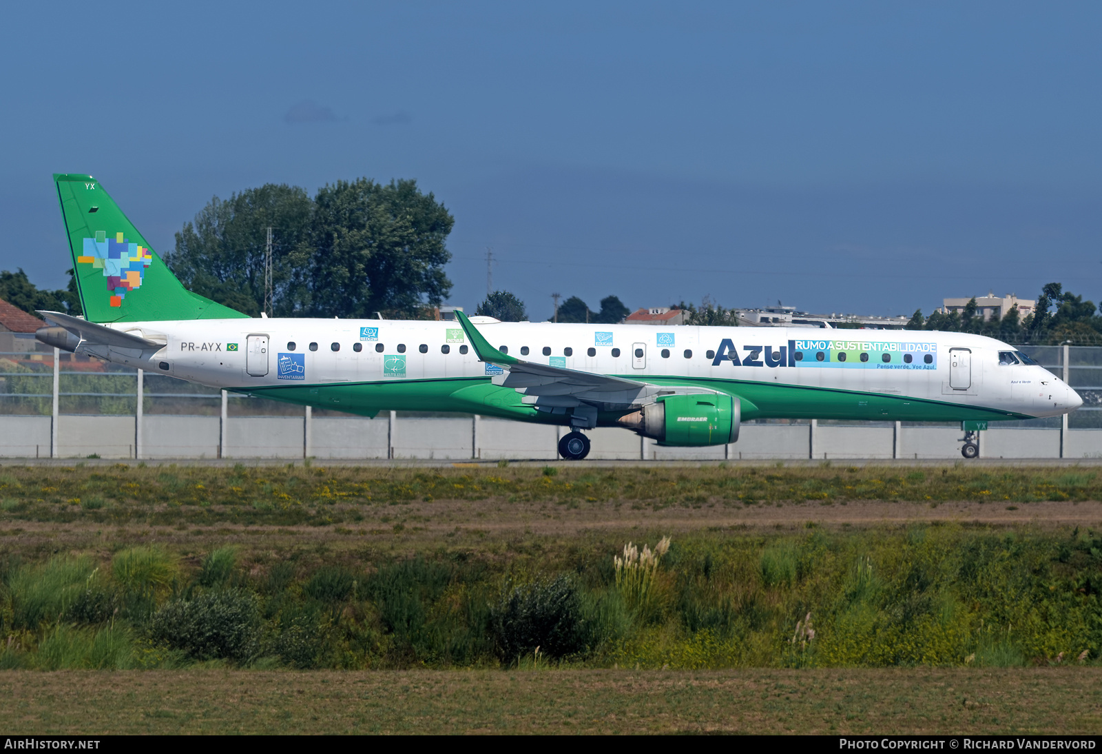 Aircraft Photo of PR-AYX | Embraer 195AR (ERJ-190-200IGW) | Azul Linhas Aéreas Brasileiras | AirHistory.net #842292