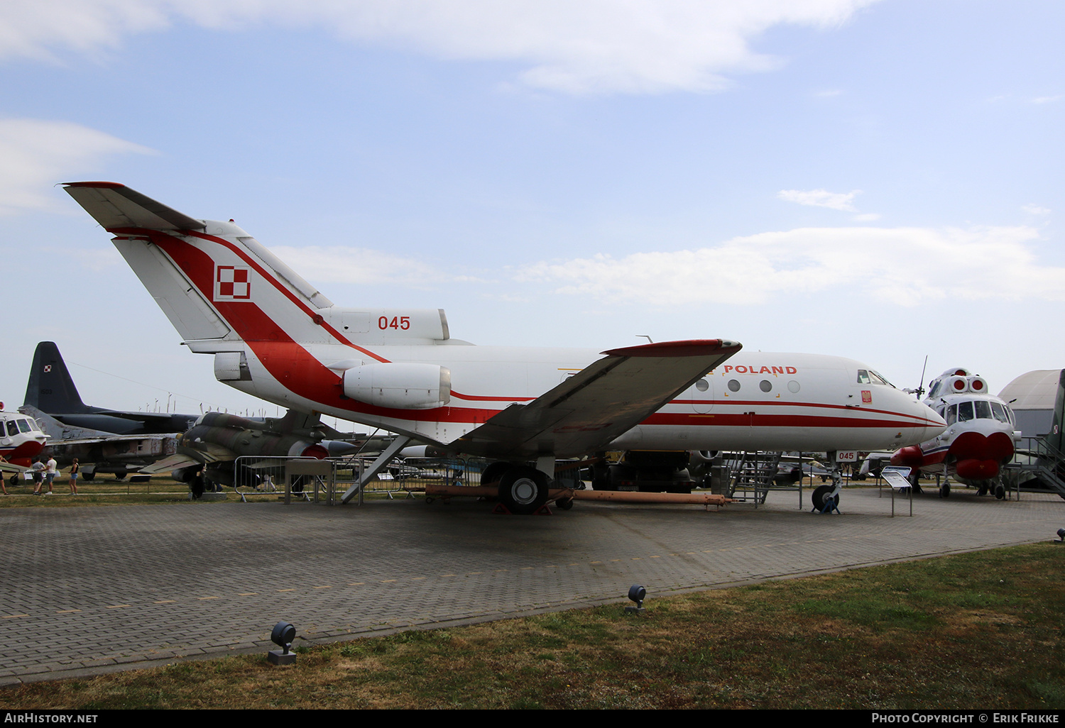 Aircraft Photo of 045 | Yakovlev Yak-40 | Poland - Air Force | AirHistory.net #842413