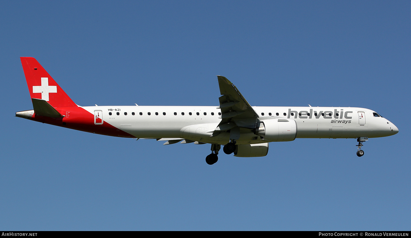 Aircraft Photo of HB-AZI | Embraer 195-E2 (ERJ-190-400) | Helvetic Airways | AirHistory.net #842576