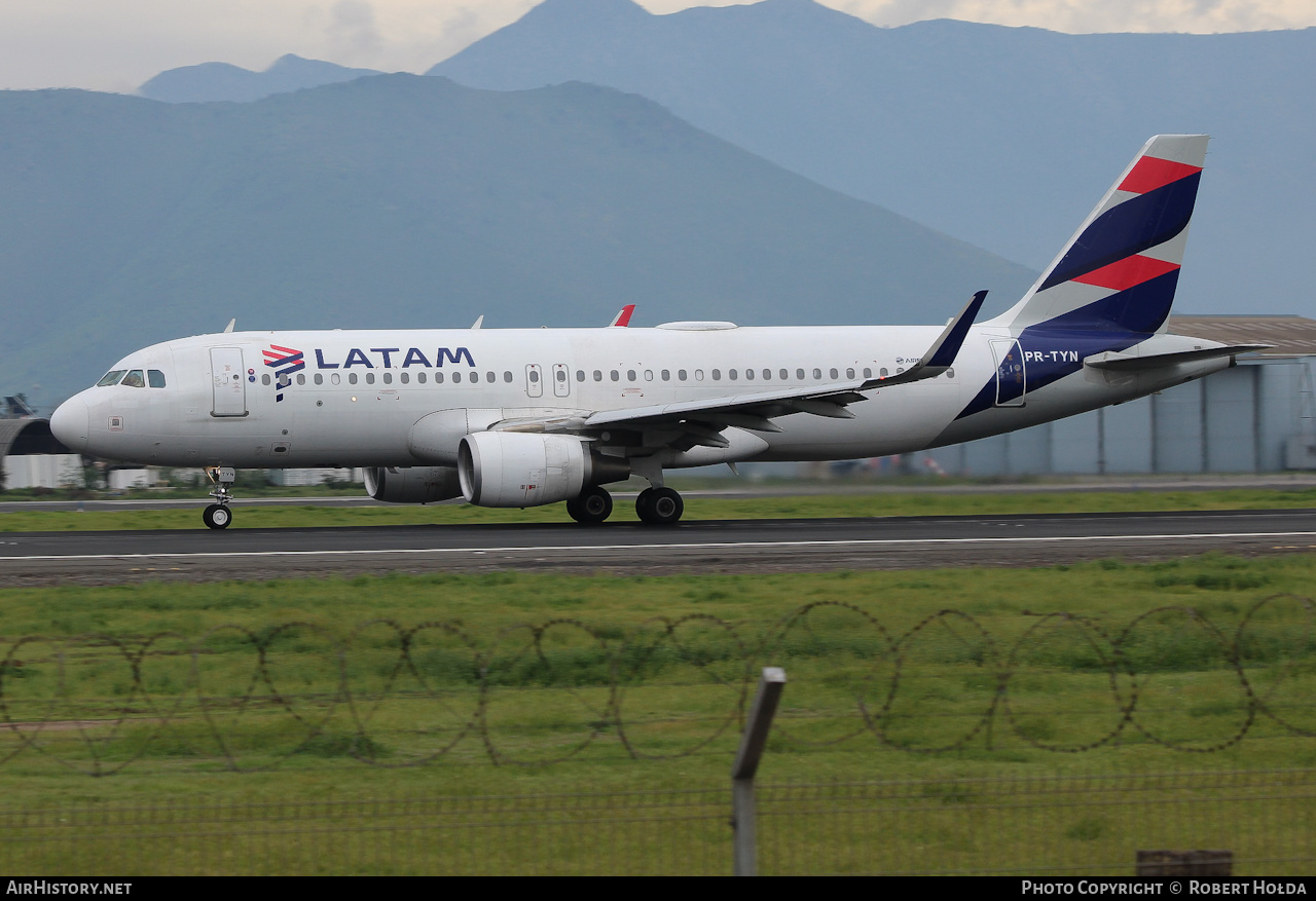 Aircraft Photo of PR-TYN | Airbus A320-214 | LATAM Airlines | AirHistory.net #842799