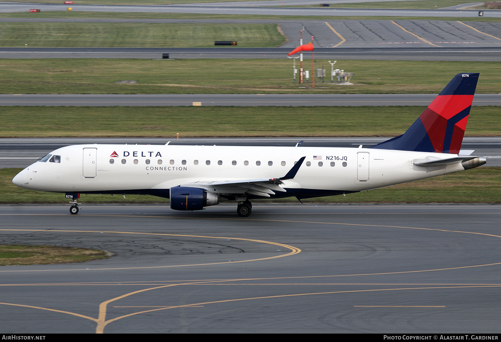 Aircraft Photo of N216JQ | Embraer 175LR (ERJ-170-200LR) | Delta Connection | AirHistory.net #843157