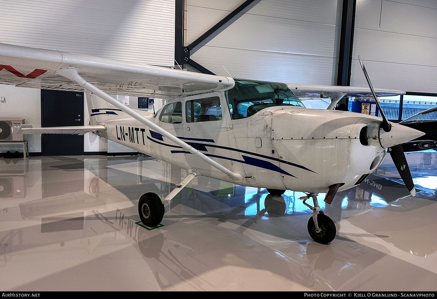 Aircraft Photo of LN-MTT | Cessna 172M Skyhawk | AirHistory.net #843371