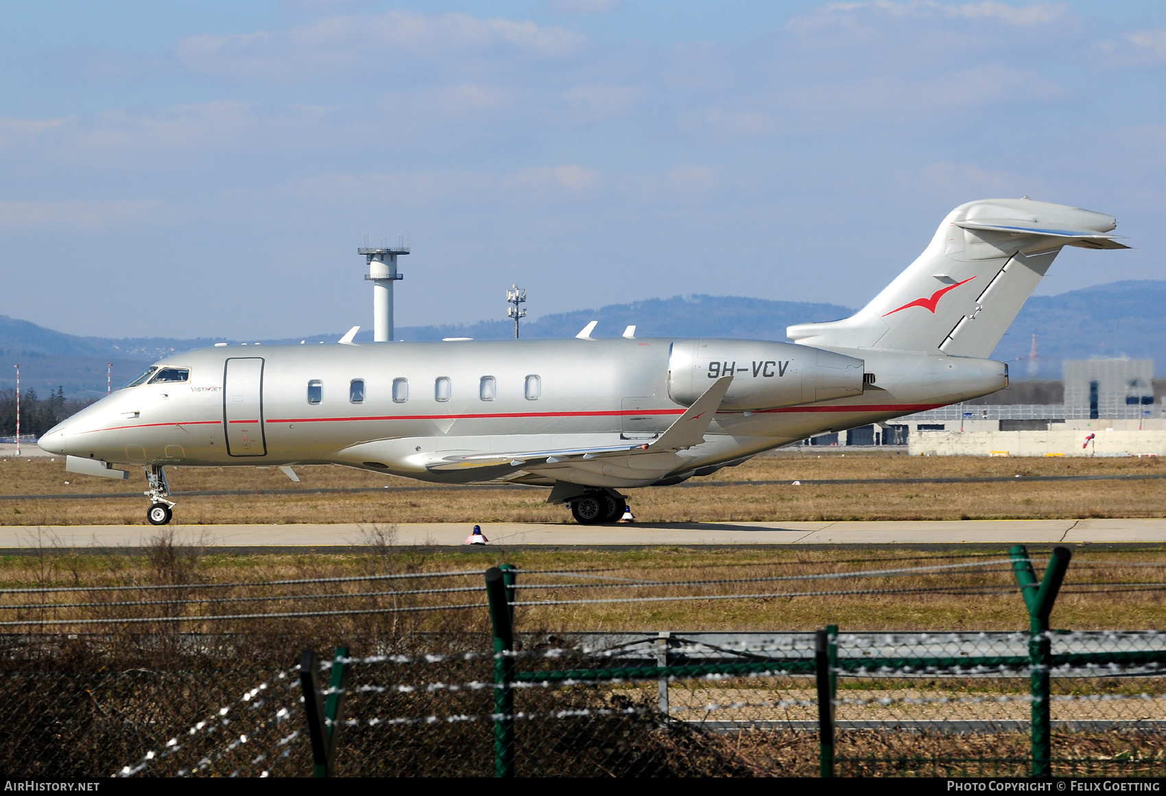 Aircraft Photo of 9H-VCV | Bombardier Challenger 350 (BD-100-1A10) | VistaJet | AirHistory.net #843521