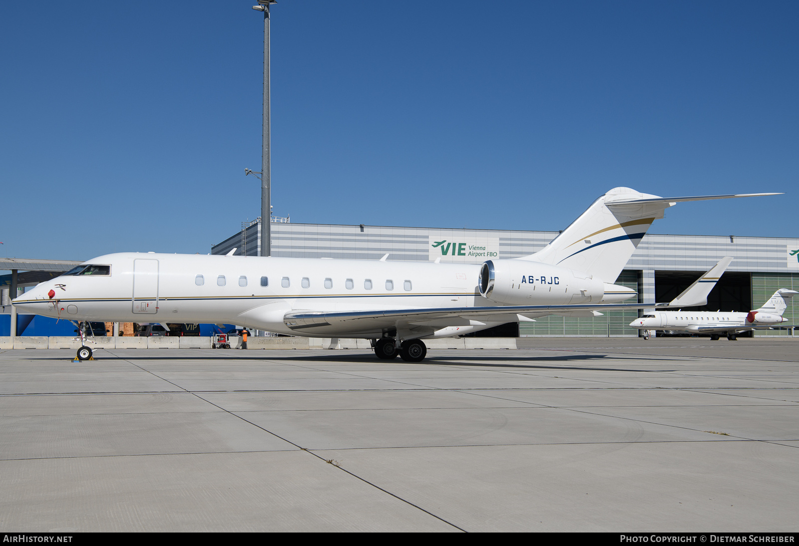 Aircraft Photo of A6-RJC | Bombardier Global 5000 (BD-700-1A11) | AirHistory.net #843621