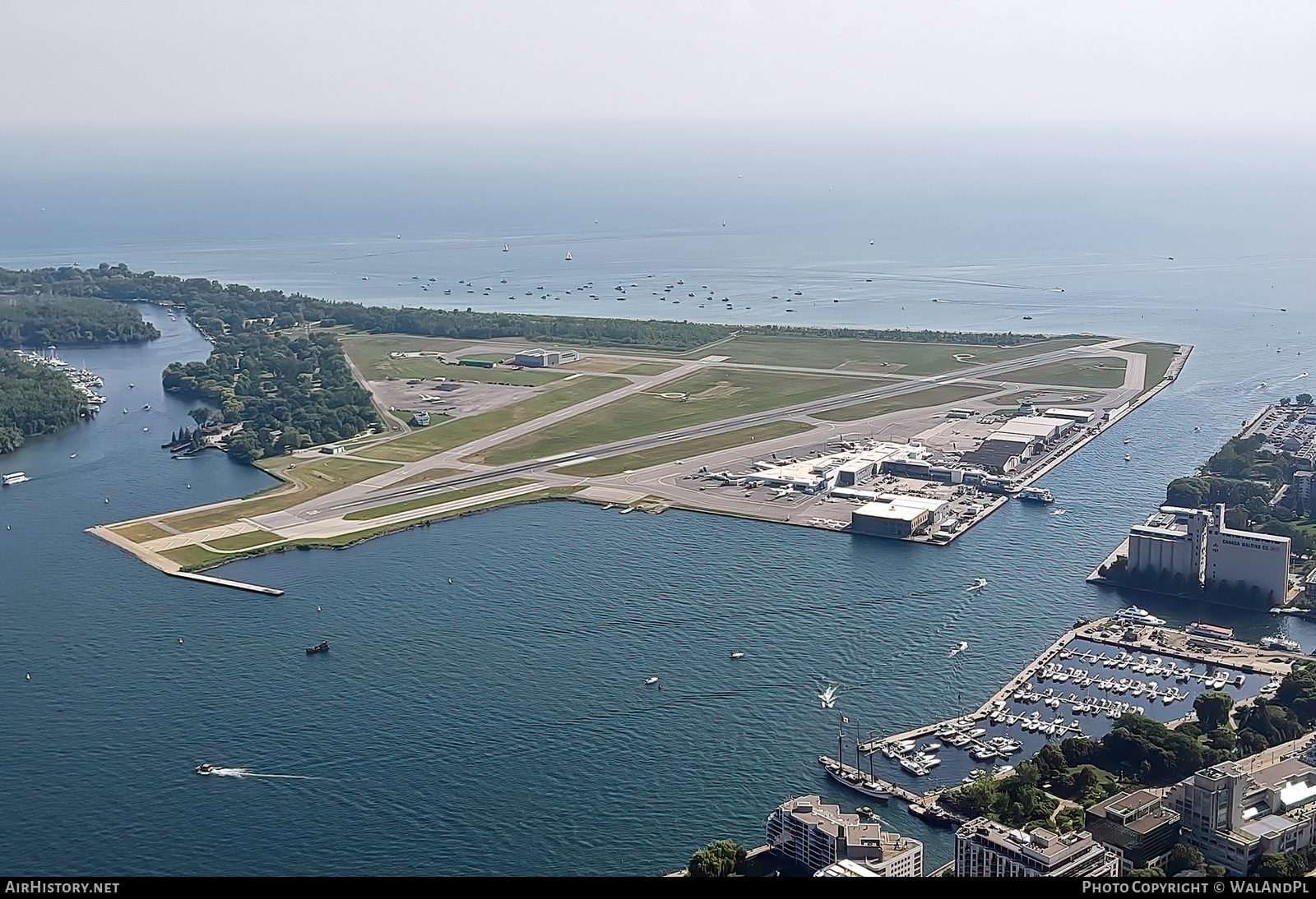 Airport photo of Toronto - Billy Bishop City (CYTZ / YTZ) in Ontario, Canada | AirHistory.net #844043