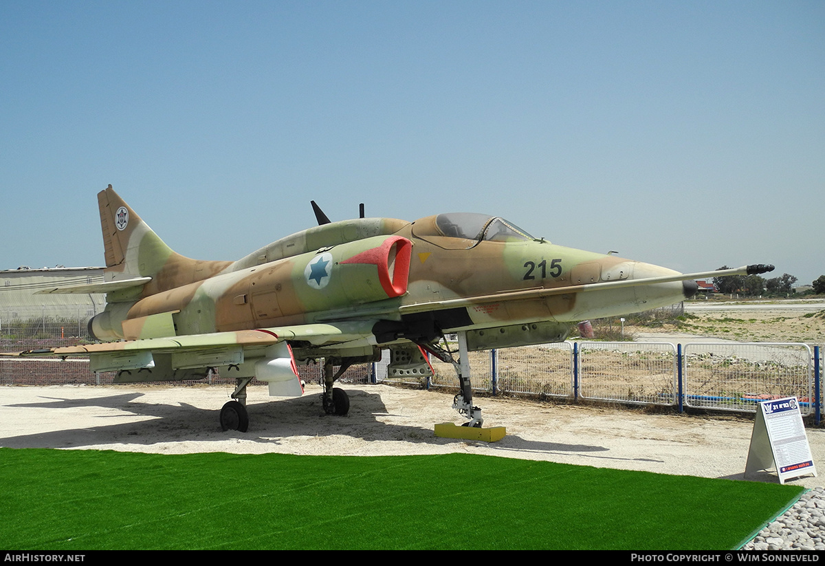 Aircraft Photo of 215 | McDonnell Douglas A-4H Skyhawk (Aa-it) | Israel - Air Force | AirHistory.net #844090