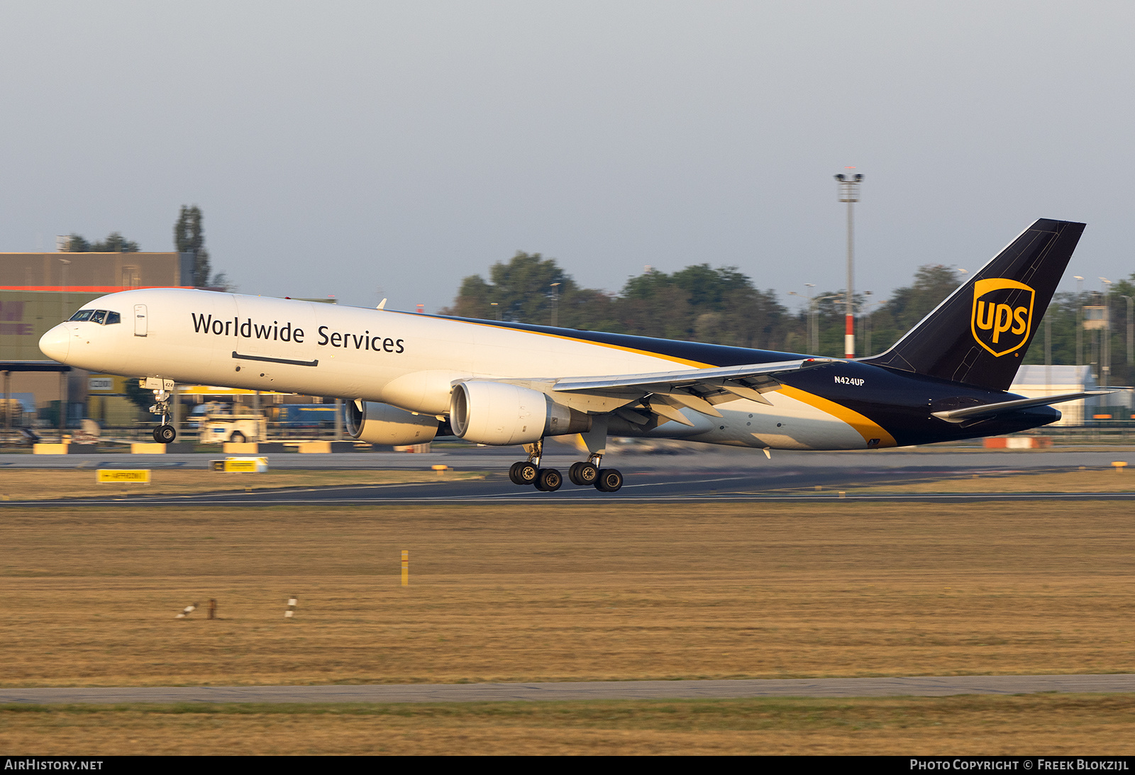 Aircraft Photo of N424UP | Boeing 757-24APF | United Parcel Service - UPS | AirHistory.net #844183