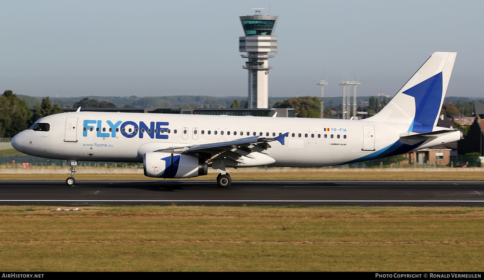 Aircraft Photo of YR-FIA | Airbus A320-232 | FlyOne | AirHistory.net #844435