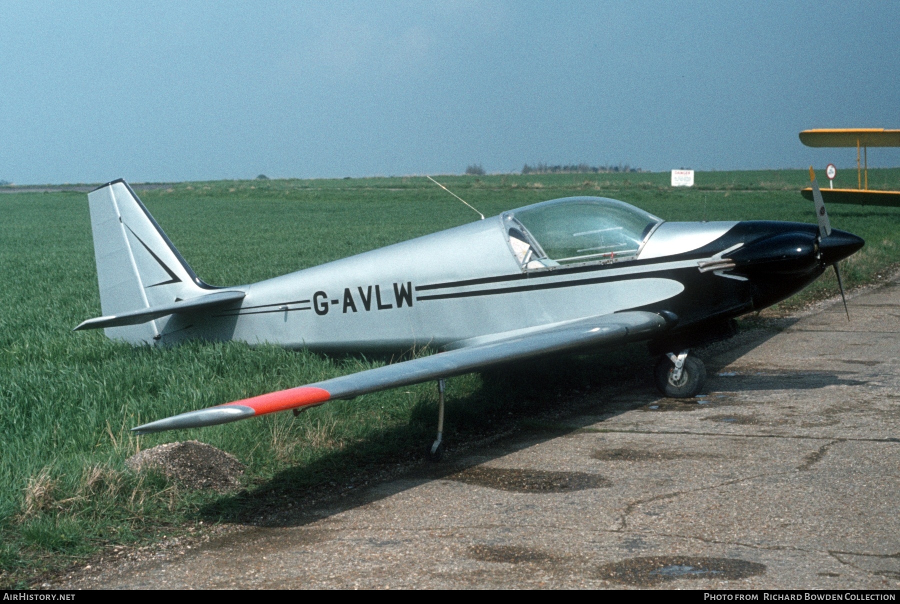 Aircraft Photo of G-AVLW | Sportavia-Pützer Fournier RF-4D | AirHistory.net #844515