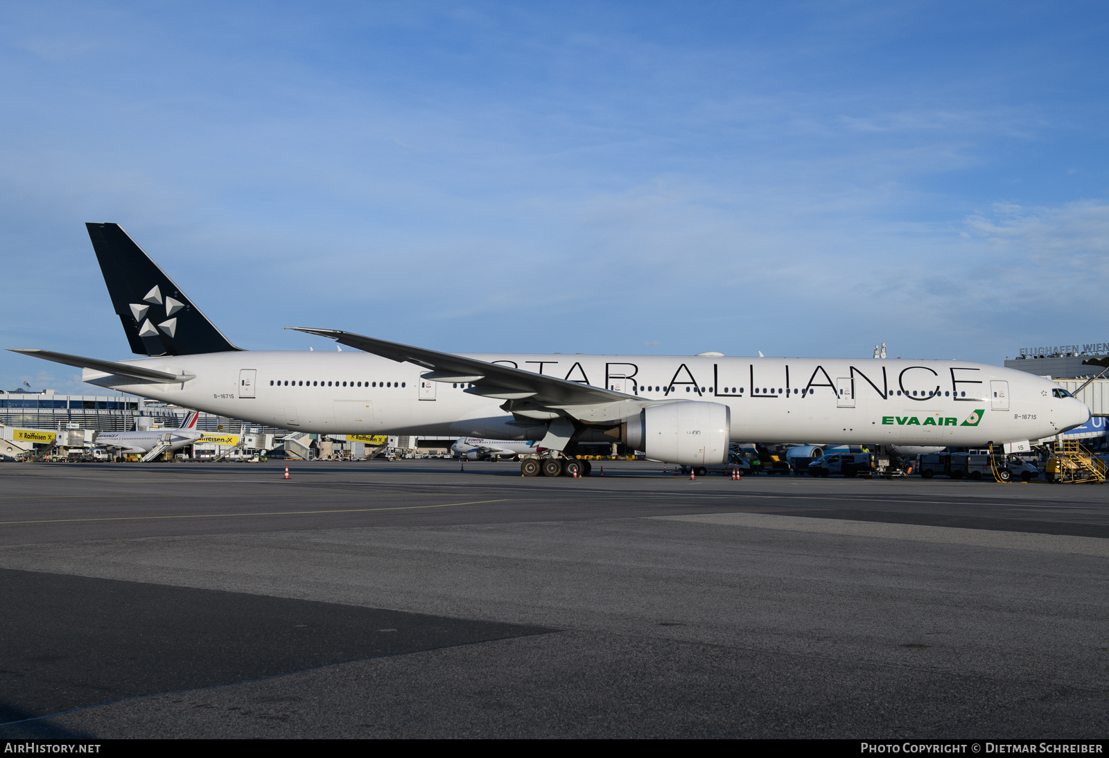 Aircraft Photo of B-16715 | Boeing 777-35E/ER | EVA Air | AirHistory.net #844549