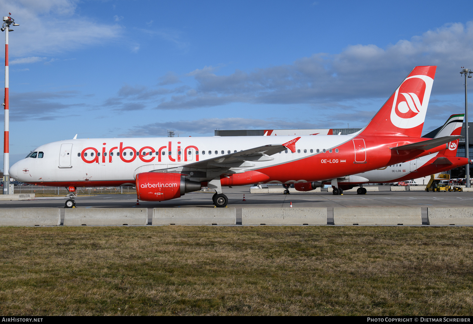 Aircraft Photo of OE-LOG | Airbus A320-214 | Air Berlin | AirHistory.net #844595
