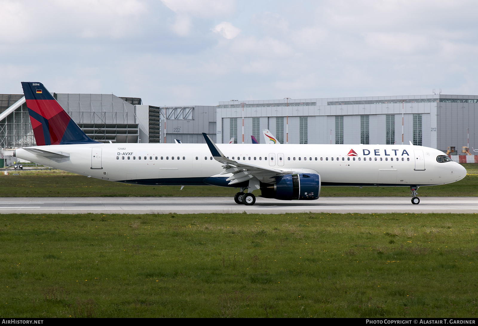 Aircraft Photo of D-AVXF / N594DA | Airbus A321-271NX | Delta Air Lines | AirHistory.net #844633